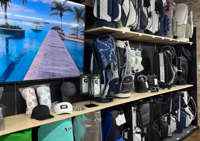 施工事例　キャディーバッグ壁面什器